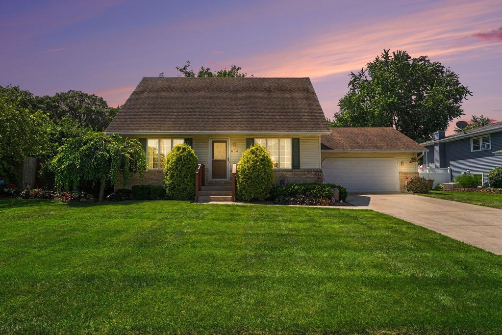 Photo of 633 Imperial Drive, Crown Point, IN 46307 (MLS # 842006)