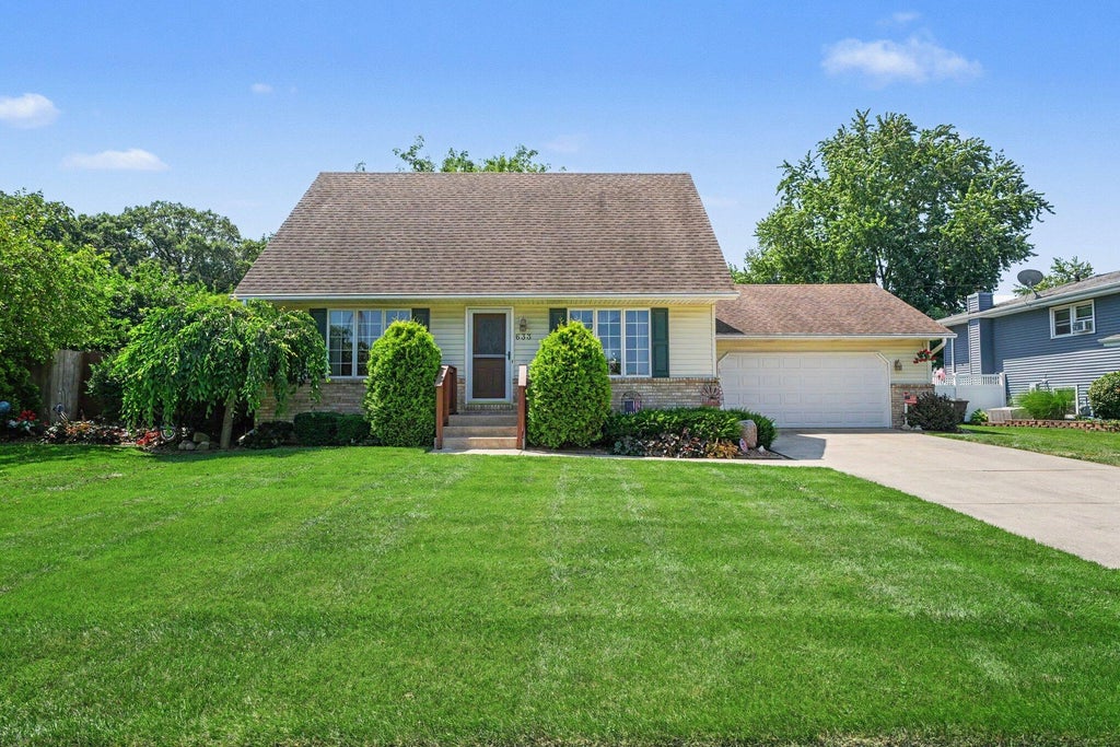 Photo of 633 Imperial Drive, Crown Point, IN 46307 (MLS # 842006)