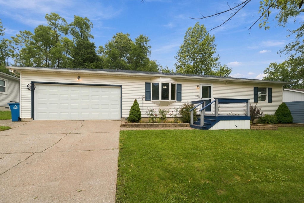 Photo of 3408 W 123rd Place, Crown Point, IN 46307 (MLS # 846010)