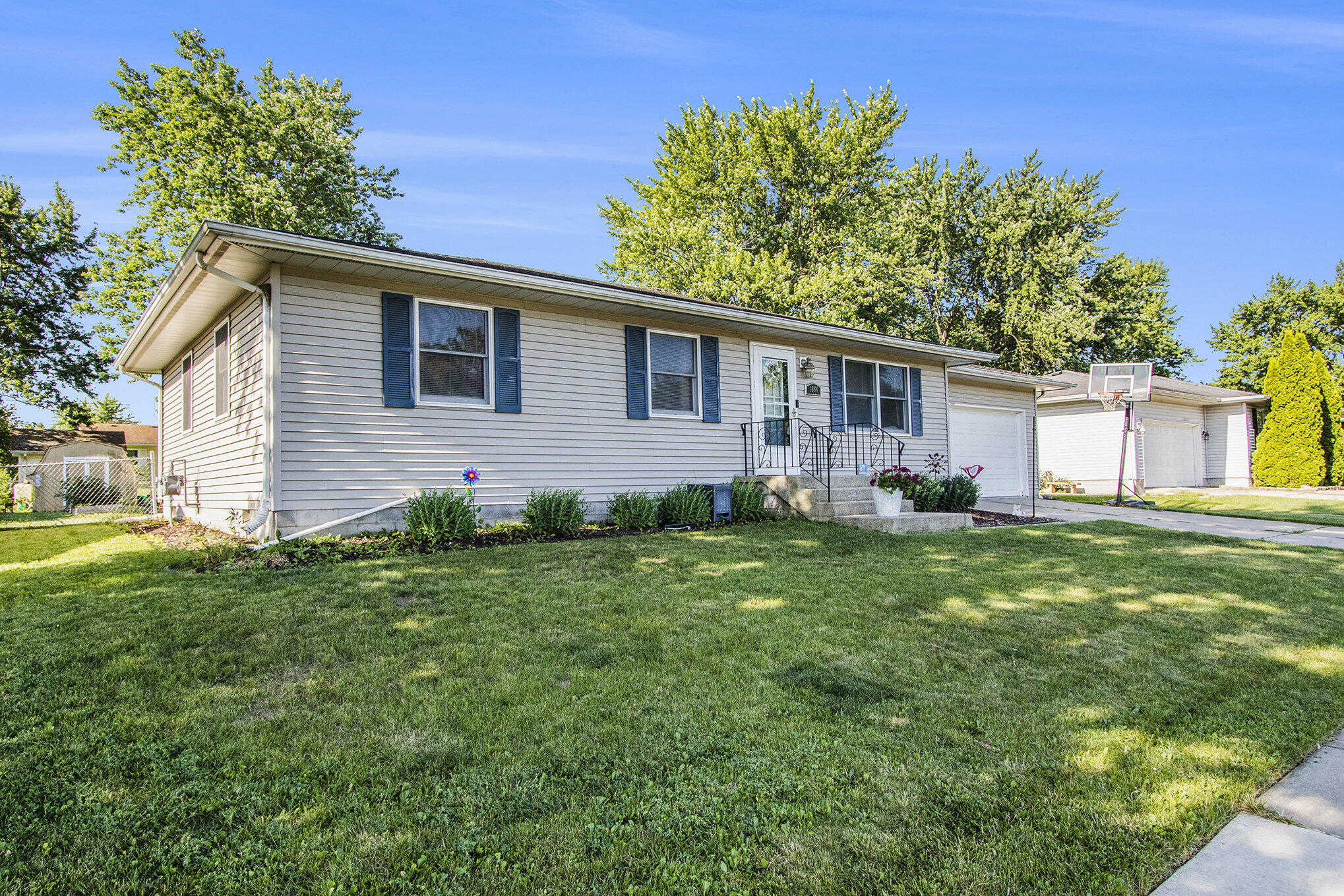 1660 Cardinal Lane