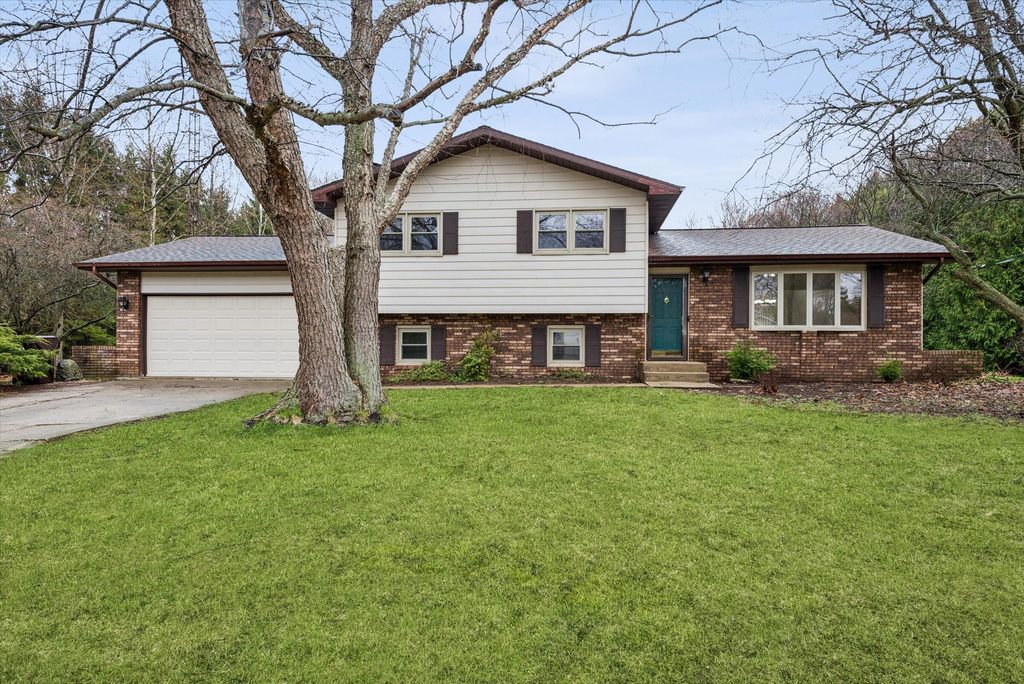 Photo of 411 Northfield Lane, Valparaiso, IN 46383 (MLS # 836486)