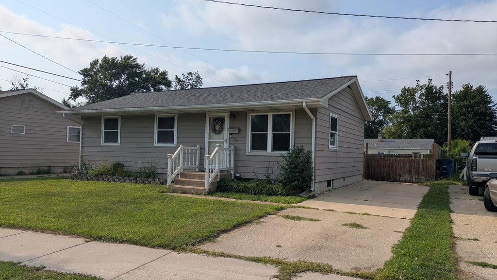 Photo of 505 Indiana Avenue, Michigan City, IN 46360 (MLS # 843065)