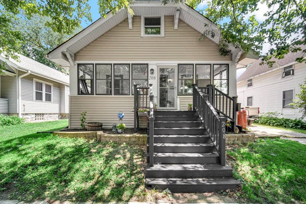 Photo of 208 Weston Street, Valparaiso, IN 46385 (MLS # 842841)