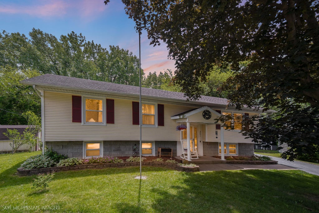 Photo of 201 Brandt Place, Hobart, IN 46342 (MLS # 840134)