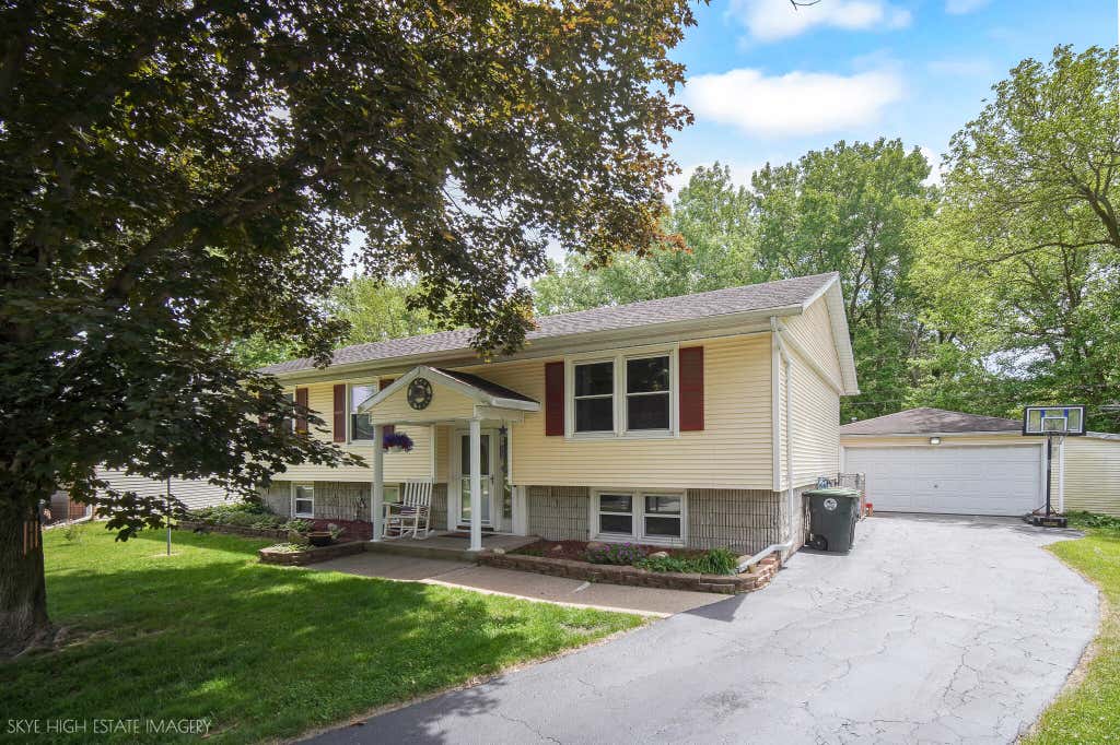 Photo of 201 Brandt Place, Hobart, IN 46342 (MLS # 840134)