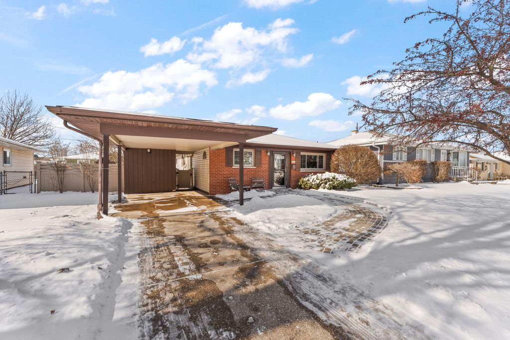 Photo of 9320 Forrest Drive, Highland, IN 46322 (MLS # 833369)