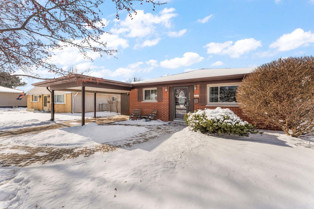 Photo of 9320 Forrest Drive, Highland, IN 46322 (MLS # 833369)