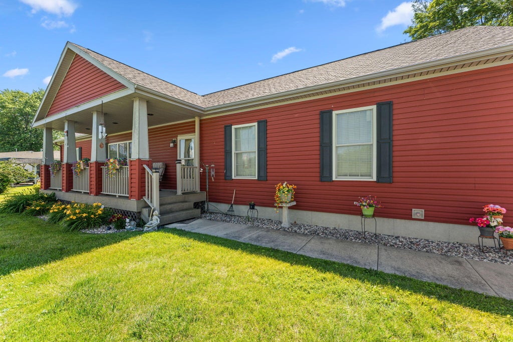Photo of 6 S Fish Lake Street, Valparaiso, IN 46385 (MLS # 843578)