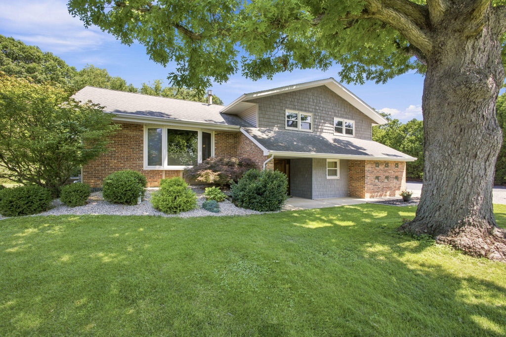 Photo of 803 Audubon Drive, Valparaiso, IN 46383 (MLS # 842015)