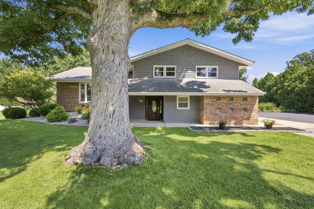 Photo of 803 Audubon Drive, Valparaiso, IN 46383 (MLS # 842015)