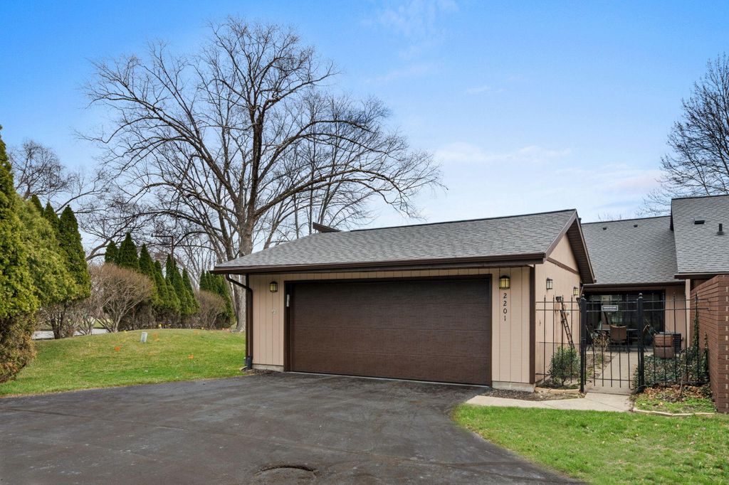 Photo of 2201 Bayview Drive, Michigan City, IN 46360 (MLS # 836326)