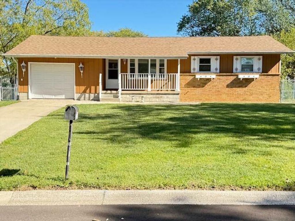 Photo of 7809 Chase Street, Merrillville, IN 46410 (MLS # 829486)