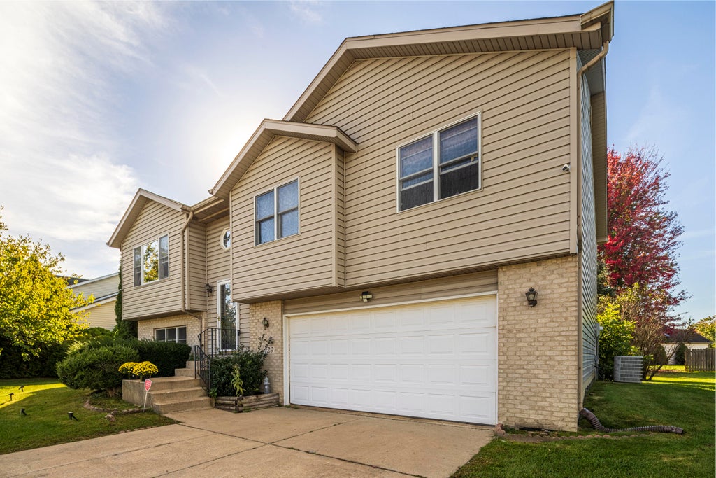 Photo of 129 Pheasant Run Drive, Hobart, IN 46342 (MLS # 846709)