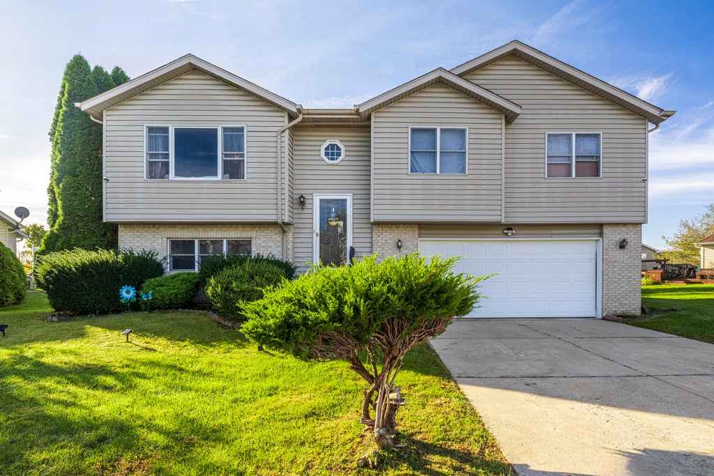 Photo of 129 Pheasant Run Drive, Hobart, IN 46342 (MLS # 846709)