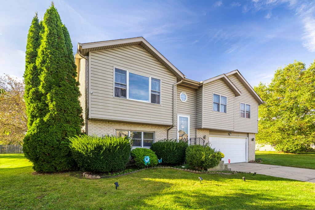 Photo of 129 Pheasant Run Drive, Hobart, IN 46342 (MLS # 846709)
