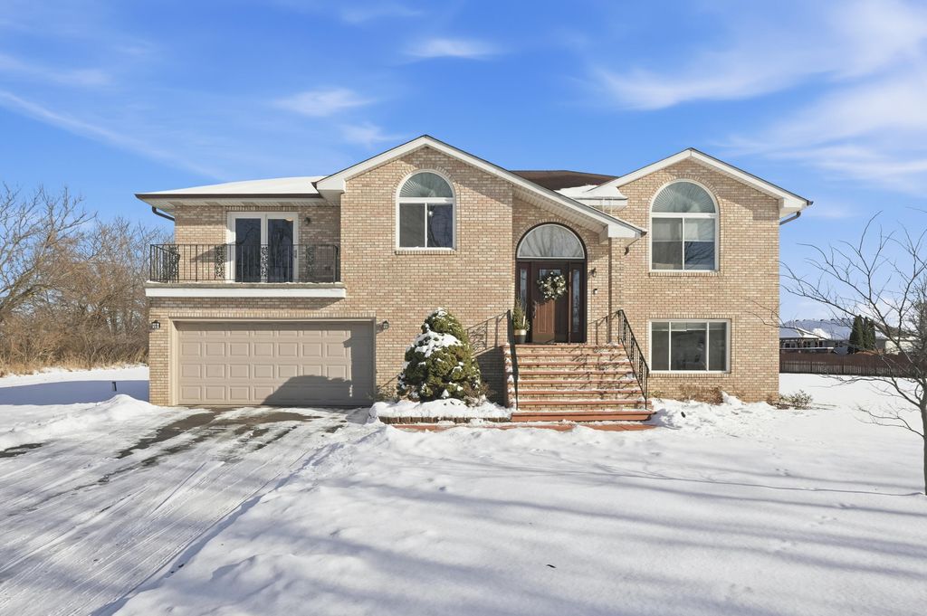 Photo of 11109 Iowa Street, Crown Point, IN 46307 (MLS # 831723)