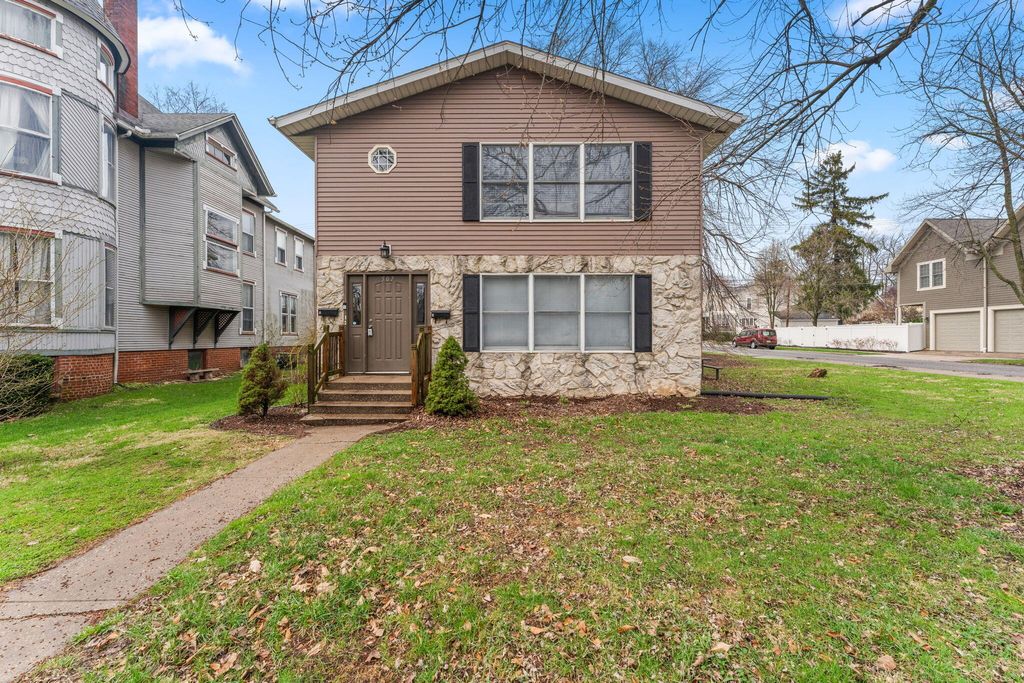 Photo of 507 Franklin Street, Valparaiso, IN 46383 (MLS # 836548)