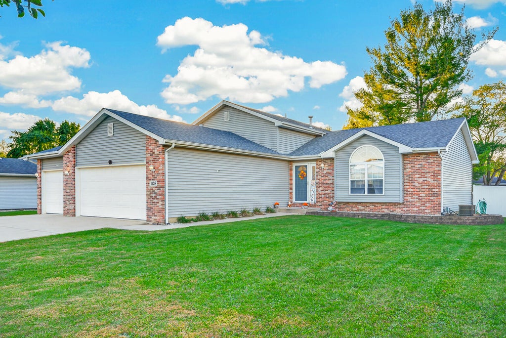Photo of 1138 S Delaware Street, Hobart, IN 46342 (MLS # 846849)