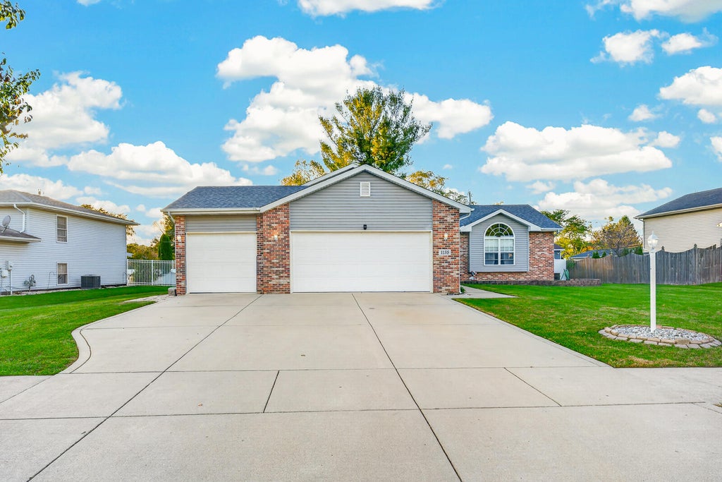 Photo of 1138 S Delaware Street, Hobart, IN 46342 (MLS # 846849)