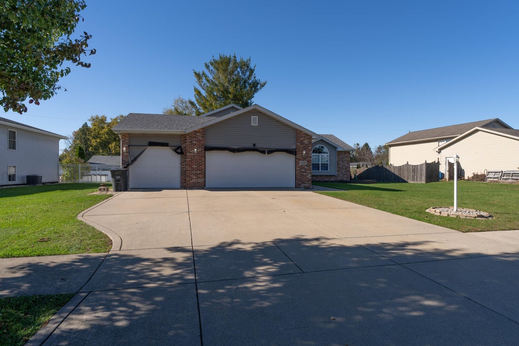 Photo of 1138 S Delaware Street, Hobart, IN 46342 (MLS # 846849)
