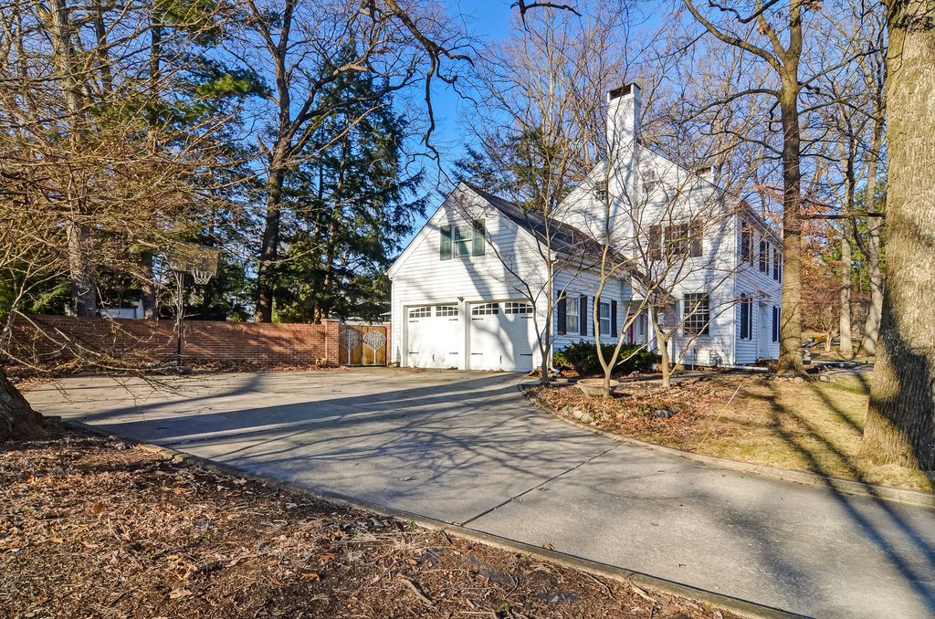 Photo of 552 Ravine Drive, Valparaiso, IN 46385 (MLS # 831620)