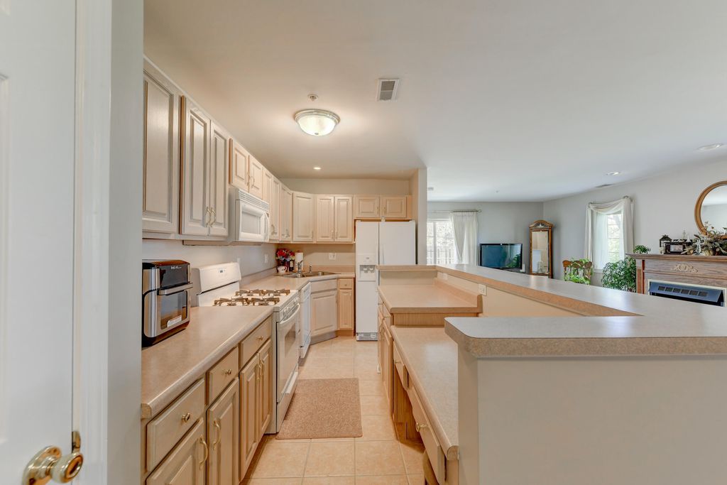 Photo of 2515 Longwood Drive #102, Highland, IN 46322 (MLS # 838492)