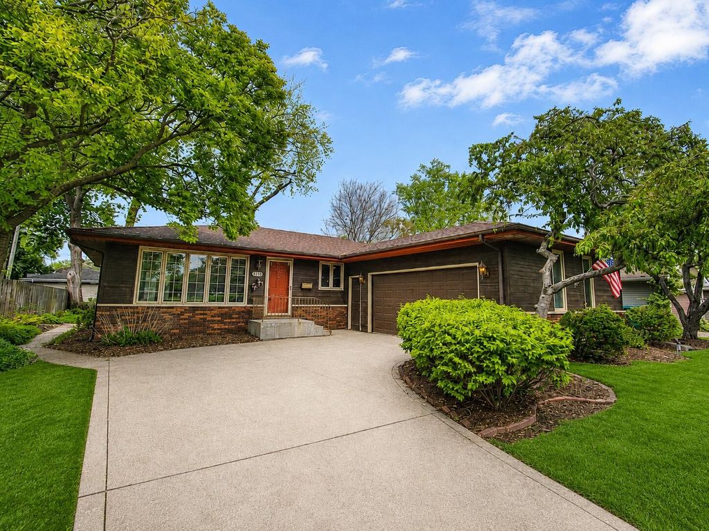 Photo of 8210 Tapper Avenue, Munster, IN 46321 (MLS # 838405)
