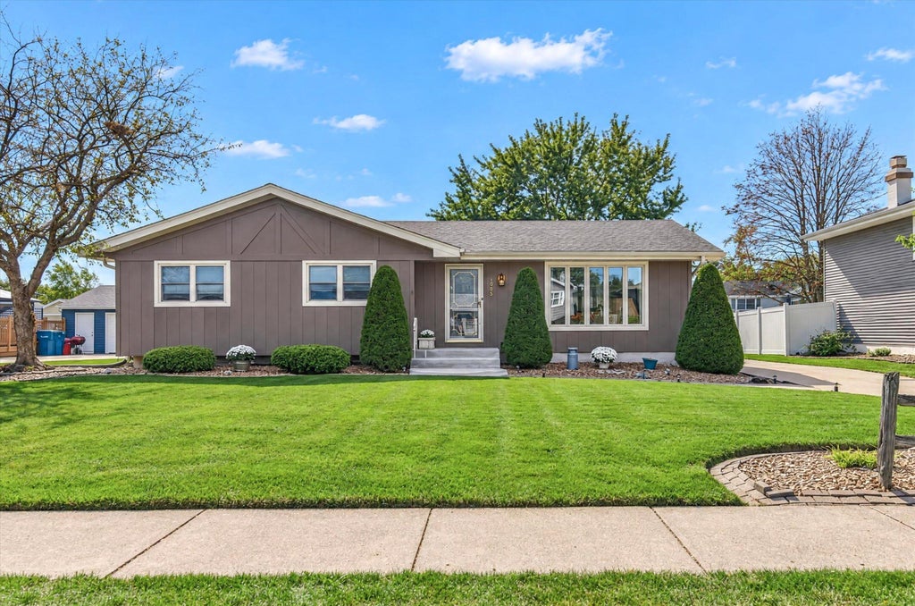 Photo of 1005 Lancaster Lane, Dyer, IN 46311 (MLS # 847496)