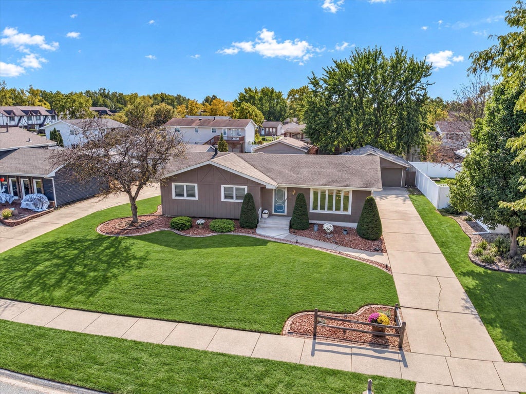 Photo of 1005 Lancaster Lane, Dyer, IN 46311 (MLS # 847496)