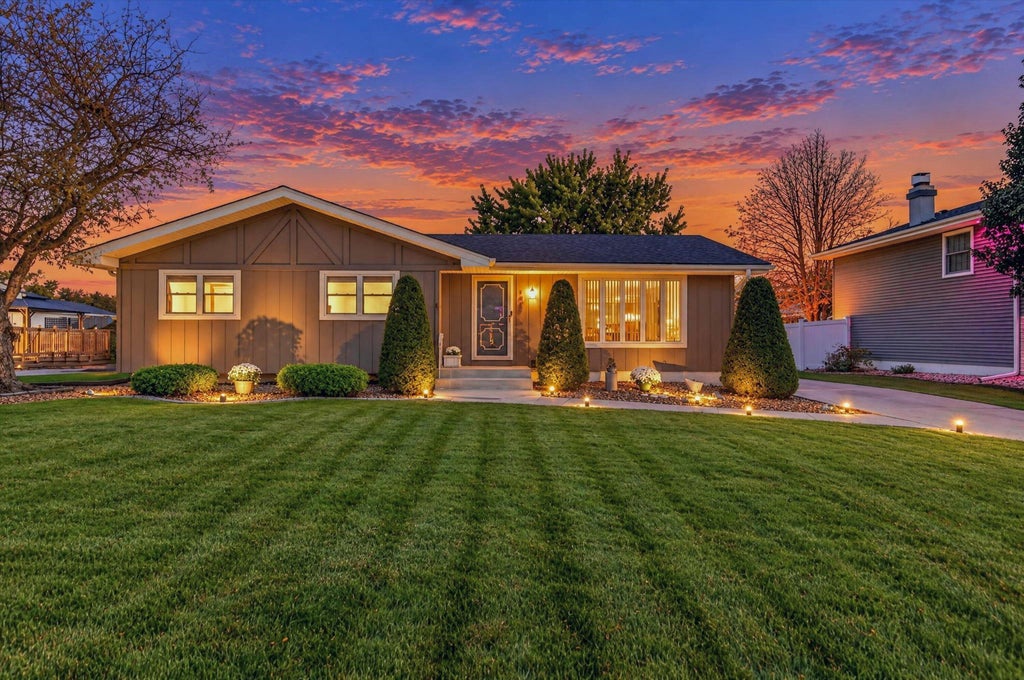 Photo of 1005 Lancaster Lane, Dyer, IN 46311 (MLS # 847496)