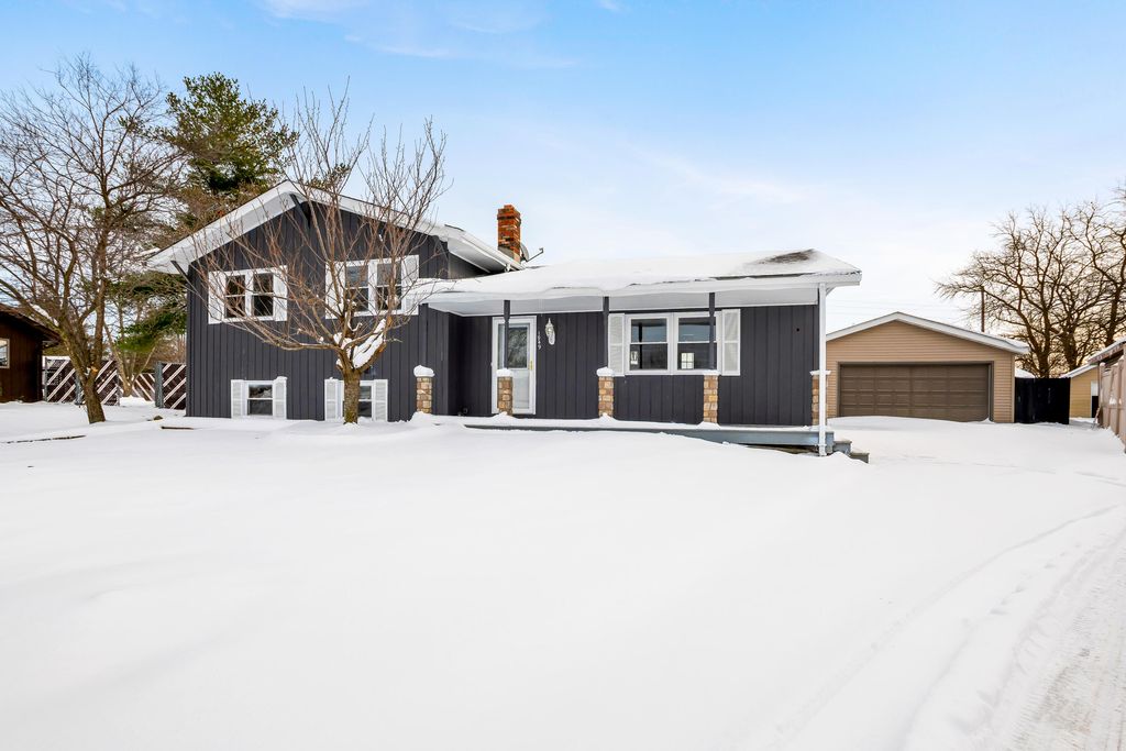 Photo of 1949 Terri Lane, Schererville, IN 46375 (MLS # 831511)