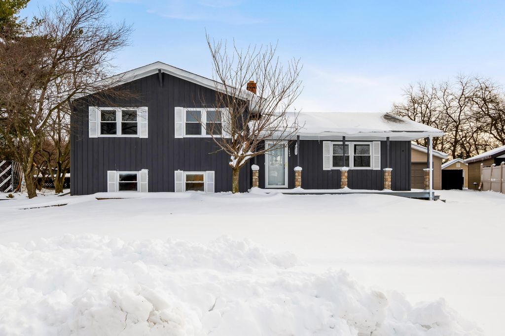 Photo of 1949 Terri Lane, Schererville, IN 46375 (MLS # 831511)