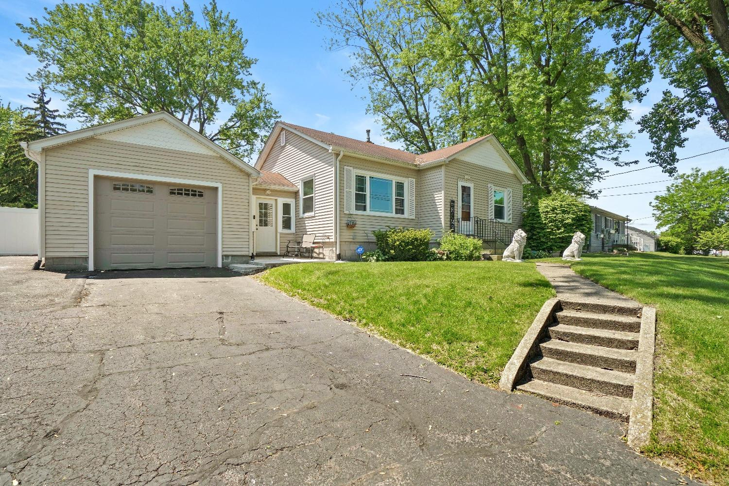 View Schererville, IN 46375 house