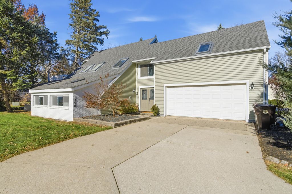 Photo of 1358 Sugar Mill Court, Valparaiso, IN 46385 (MLS # 831272)