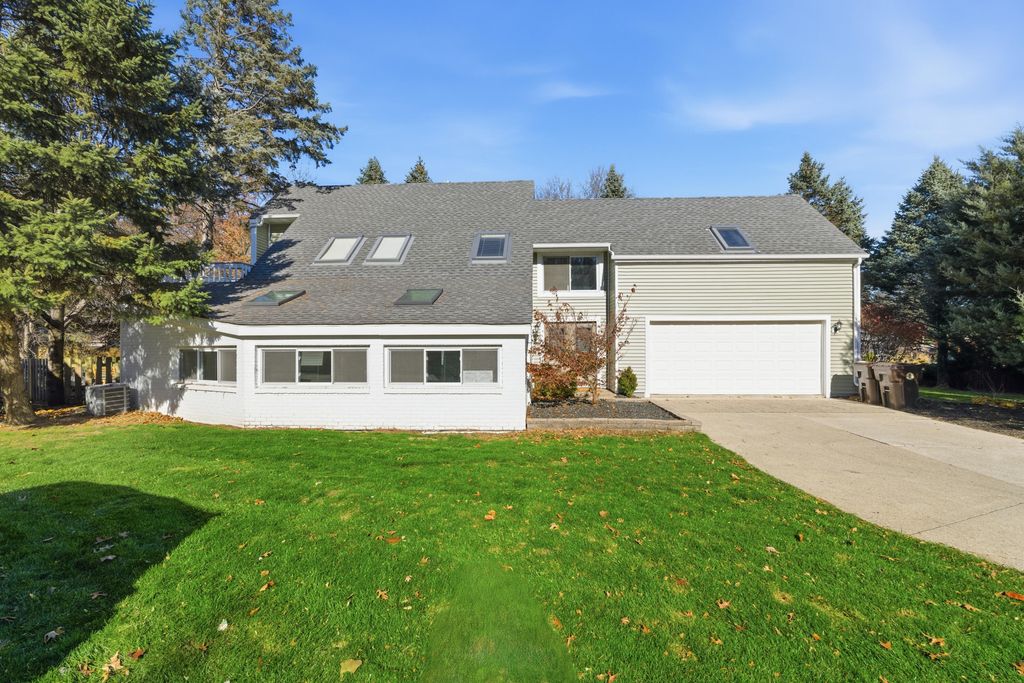 Photo of 1358 Sugar Mill Court, Valparaiso, IN 46385 (MLS # 831272)