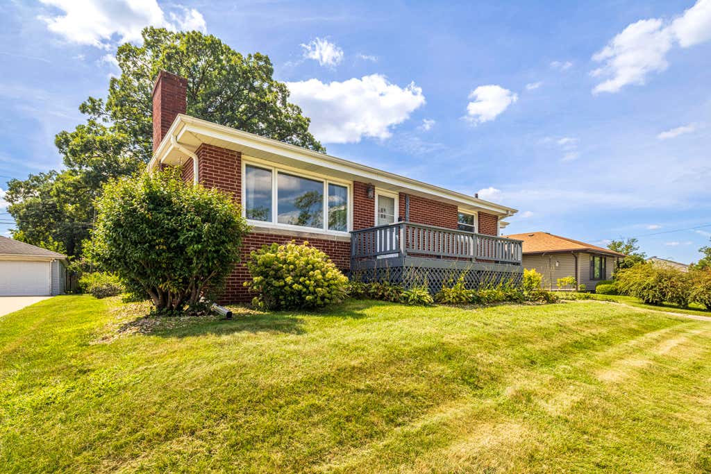Photo of 3310 Garfield Avenue, Highland, IN 46322 (MLS # 844389)