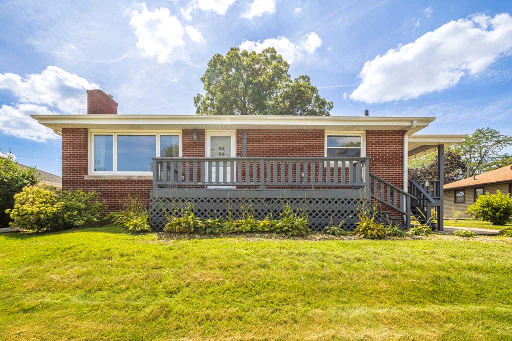 Photo of 3310 Garfield Avenue, Highland, IN 46322 (MLS # 844389)