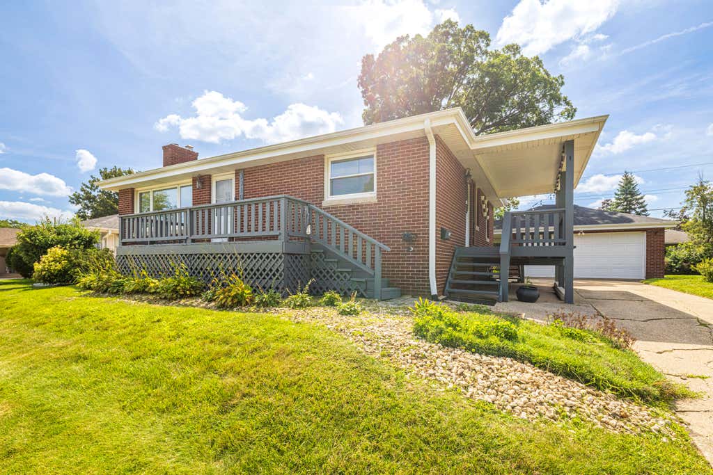 Photo of 3310 Garfield Avenue, Highland, IN 46322 (MLS # 844389)