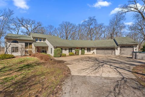 Single Family Residence in Crown Point IN 7182 117th Avenue.jpg