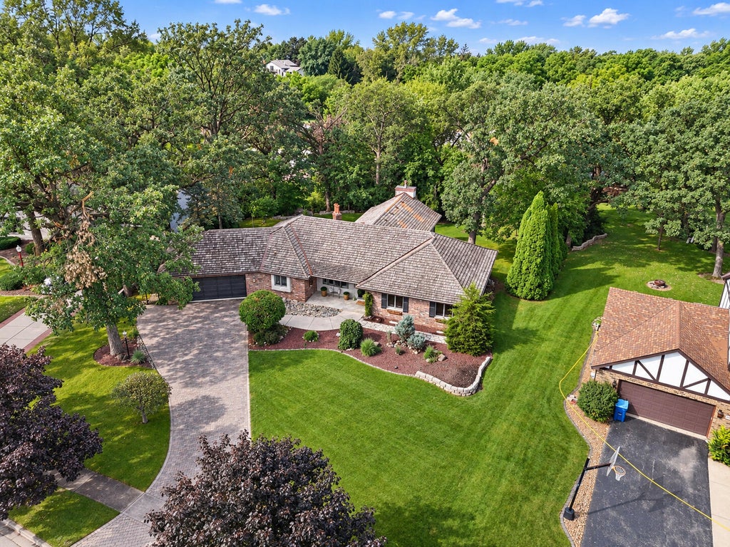 Photo of 9894 W Oakridge Drive, Saint John, IN 46373 (MLS # 845049)