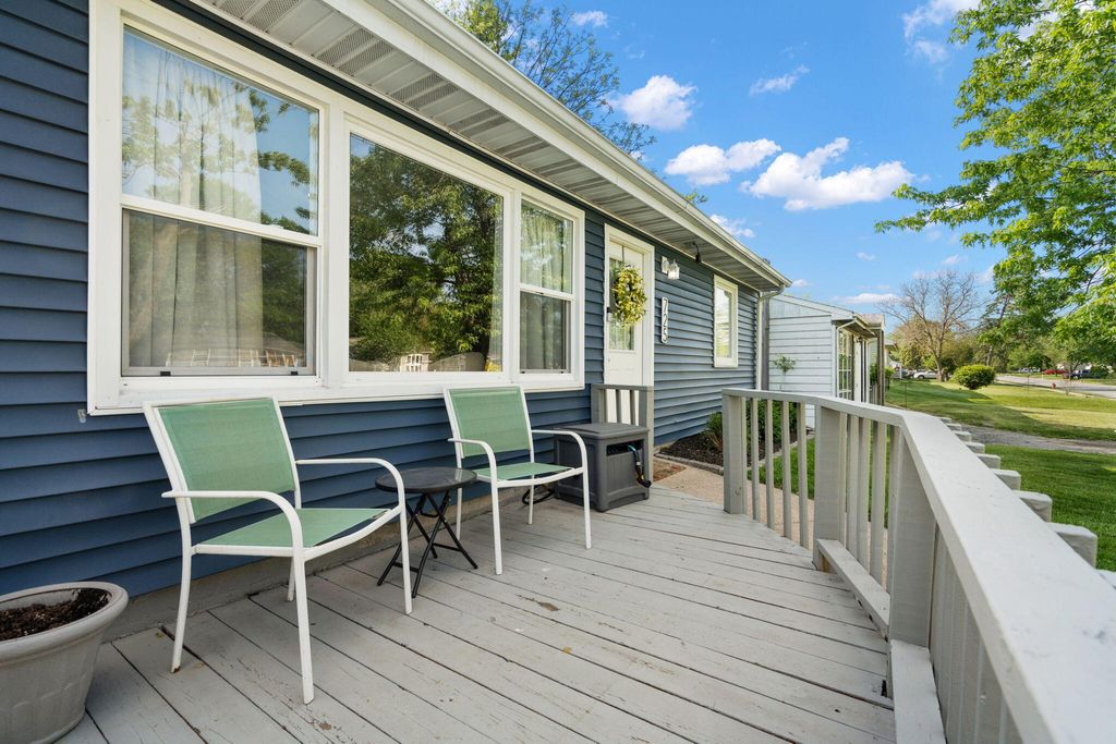 Photo of 725 Juniper Road, Valparaiso, IN 46385 (MLS # 839402)