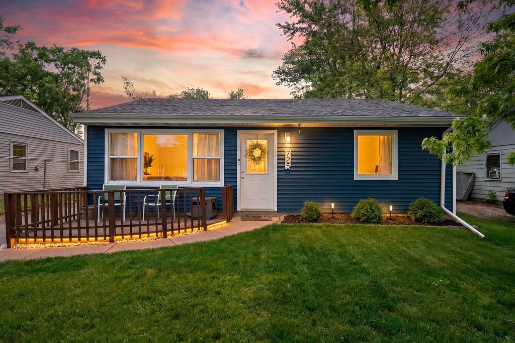 Photo of 725 Juniper Road, Valparaiso, IN 46385 (MLS # 839402)