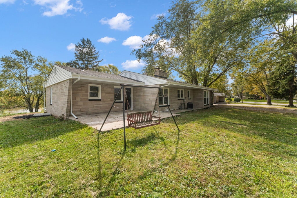 Photo of 1110 Edgewood Drive, Schererville, IN 46375 (MLS # 846905)