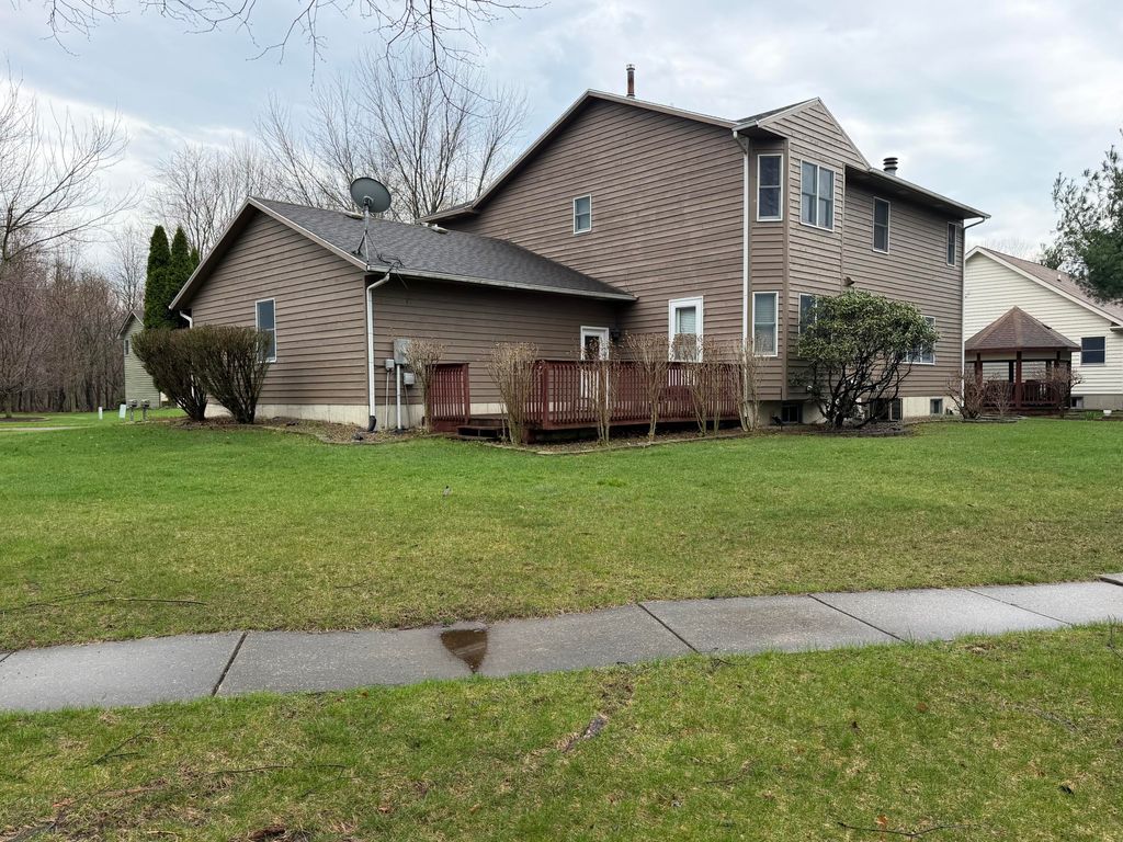 Photo of 124 Beverly Drive, Chesterton, IN 46304 (MLS # 836427)