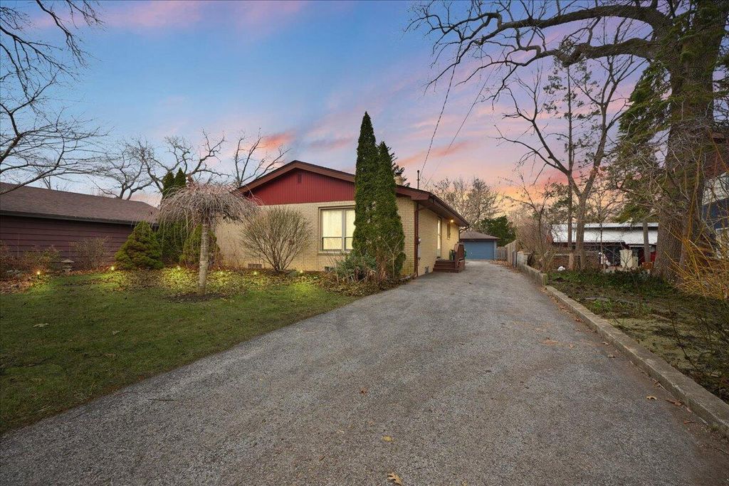 Photo of 1634 Wilson Street, Munster, IN 46321 (MLS # 834625)