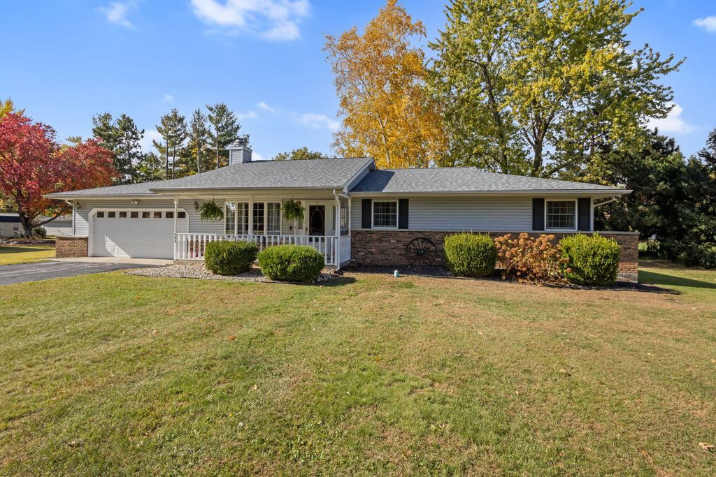 Photo of 602 Forsythia Street SE, DeMotte, IN 46310 (MLS # 830305)