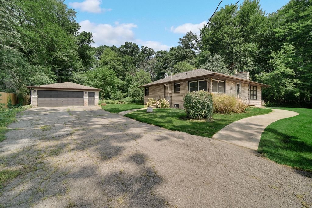 Photo of 2375 Indian Boundary Road, Chesterton, IN 46304 (MLS # 832507)