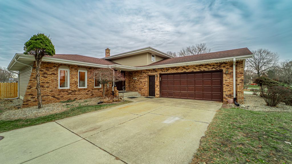 Photo of 9439 Walnut Drive, Munster, IN 46321 (MLS # 832159)