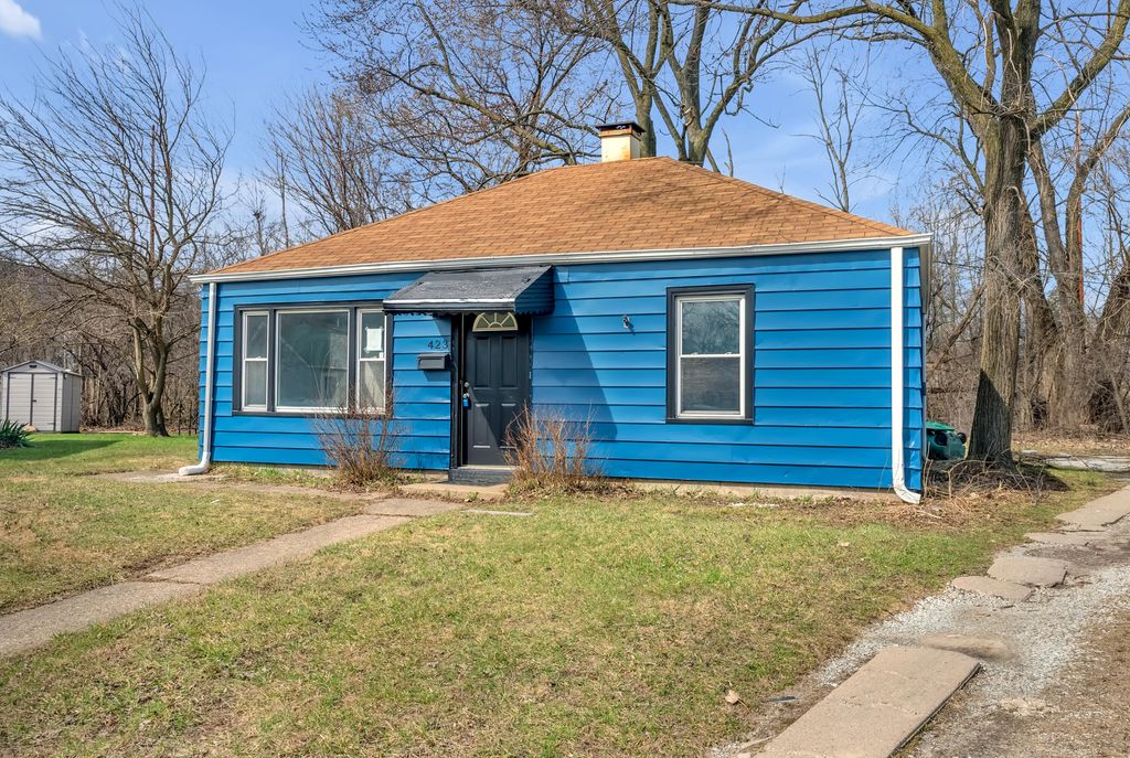 Photo of 423 176th Court, Hammond, IN 46324 (MLS # 835947)