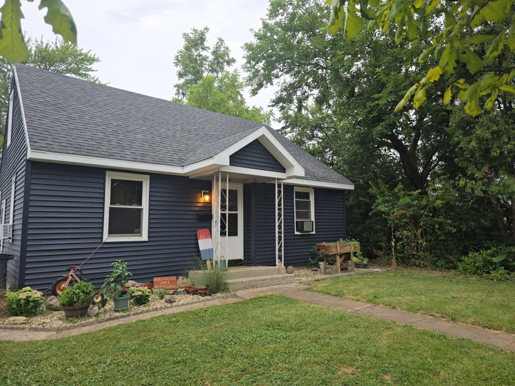 Photo of 327 N 12th Street, Decatur, IN 46733 (MLS # 847513)